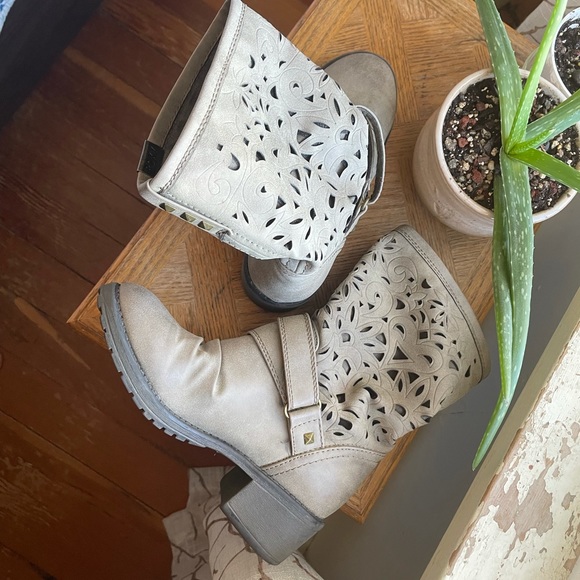 ♥️ Slouch Roxy Boots ✨ - Picture 4 of 4